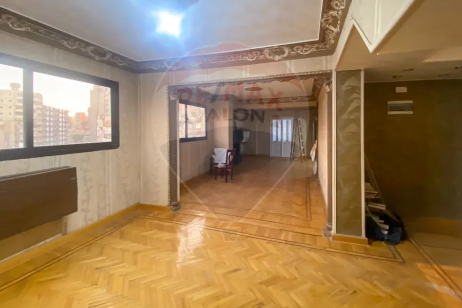 شقة دوبلكس للبيع 250 م جناكليس (علي الترام مباشرة)