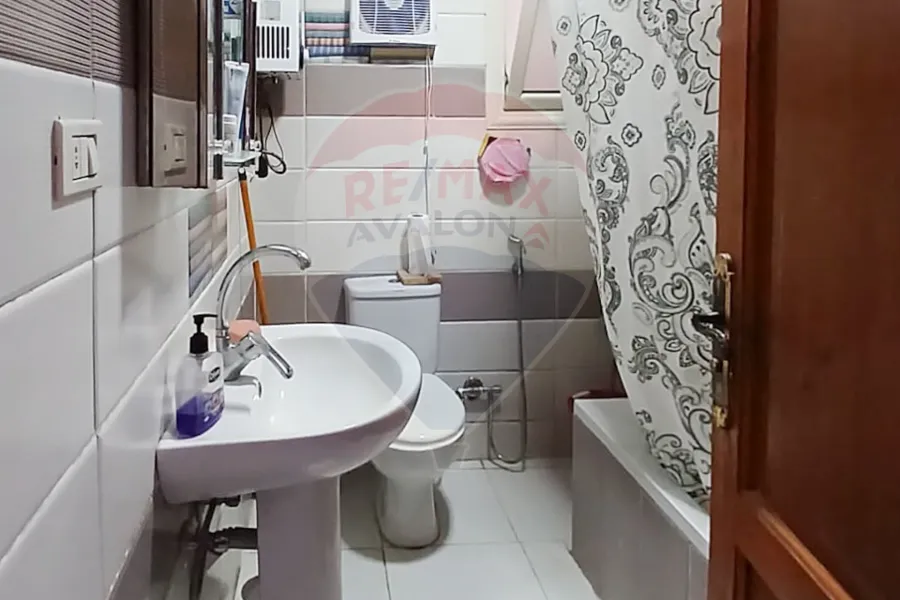 شقة للبيع 140 م محرم بك (متفرع من ش جرين)