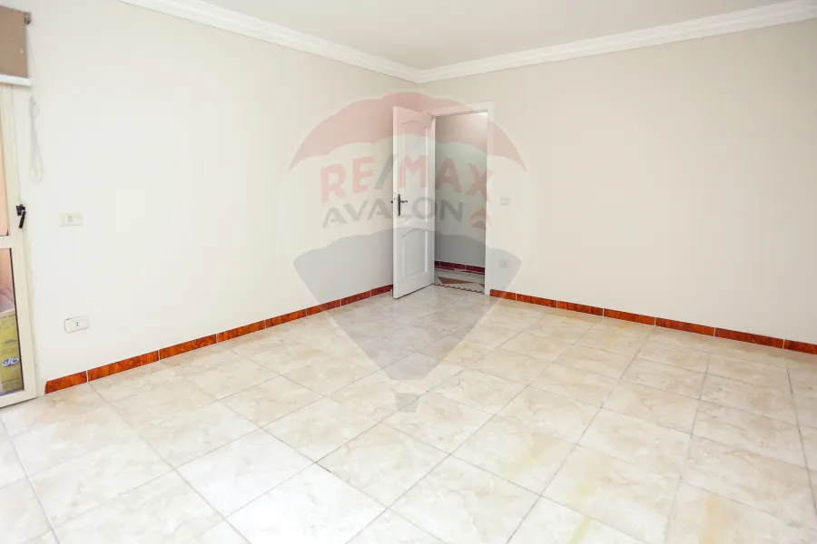 شقه للبيع 265 م رشدي (علي الترام مباشرة - عمارة براند)