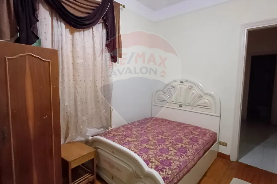 Furnished apartment for rent 130 m Gleem (steps from the sea)