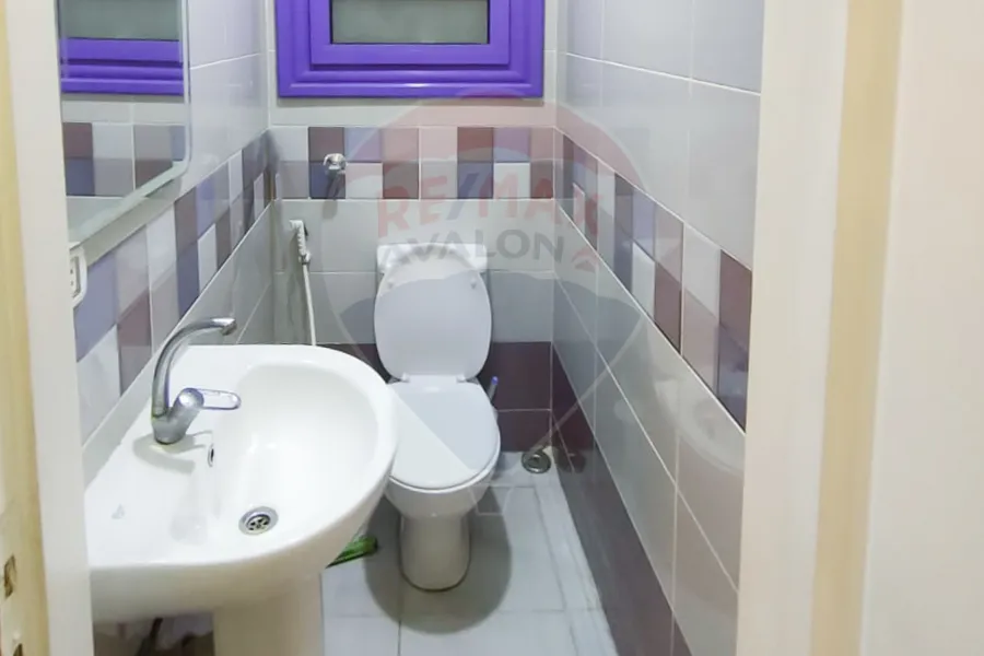 شقه للبيع  130م ميامى (ش الصرافة)