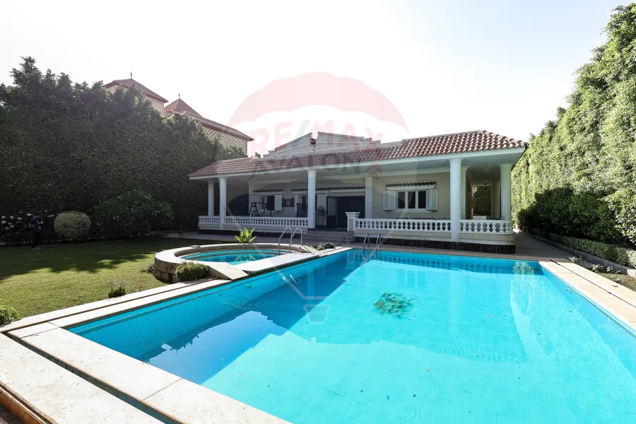 فيلا للبيع 1,800 م كينج مريوط (خلف ماكدونالدز)