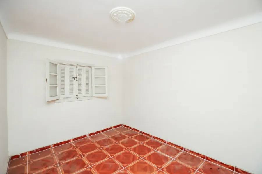 شقة للبيع 165م لوران (متفرع من ش أبوقير - بالقرب من بنك مصر)