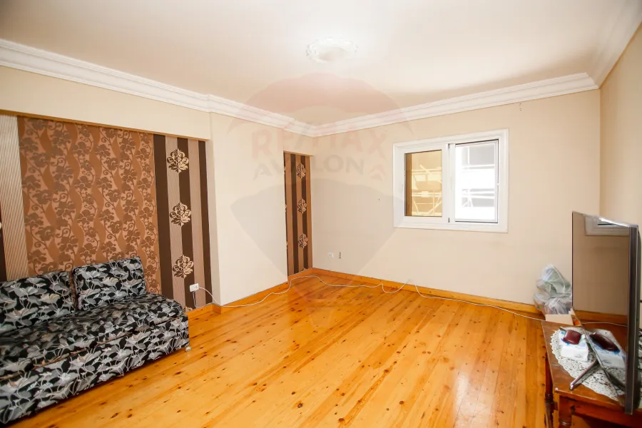 شقة للبيع 200 م سموحة (ش ادمون فريمون)