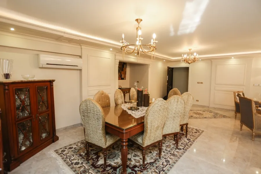 شقة للبيع 252م زيزنيا(ش أبو قير الرءيسي)