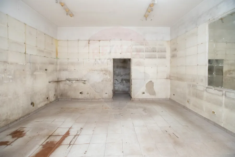 محل للايجار 55 م  لوران ( خطوات من البحر )