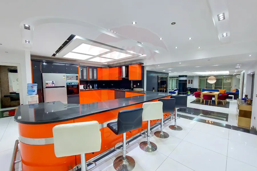 شقة للبيع 400 م سابا باشا (علي البحر مباشرة)