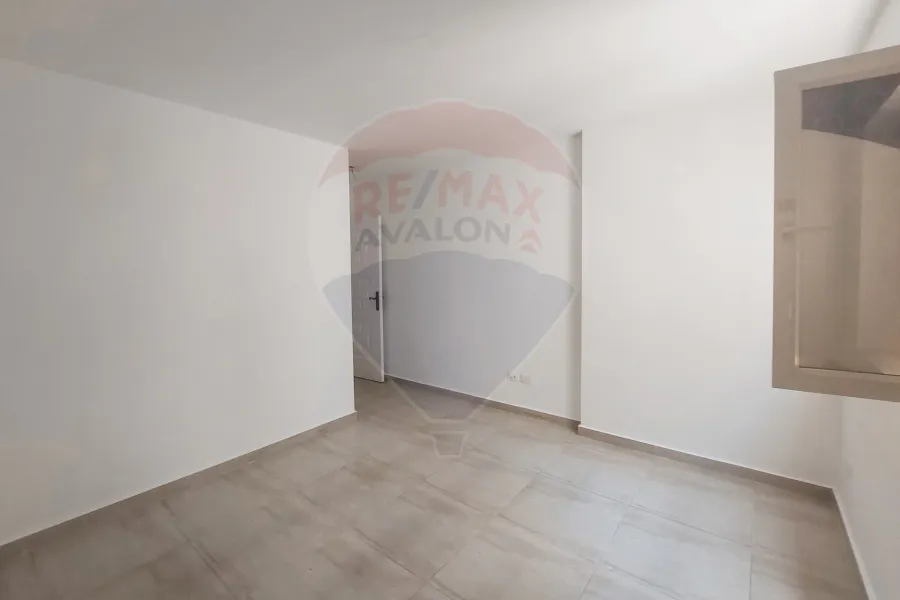 شقة للايجار 181 م سموحة (كومباوند الصيادلة)