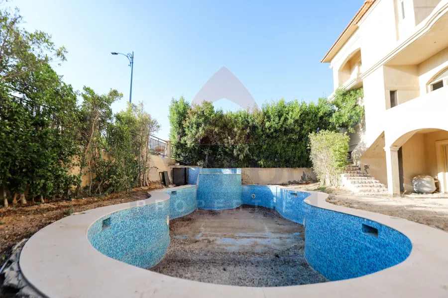 Castle for sale 1200 m King Marriott (Compound AlOrouba Royal)