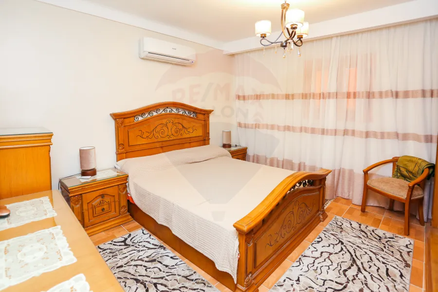 شقة للبيع 180 م كفر عبده (خطوات من ميدان سانت جيني)