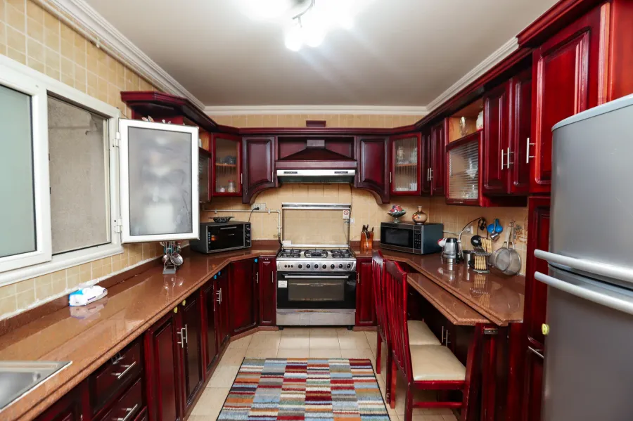 شقة للبيع 200 م سموحة (ش الفردوس - المربع الذهبي)