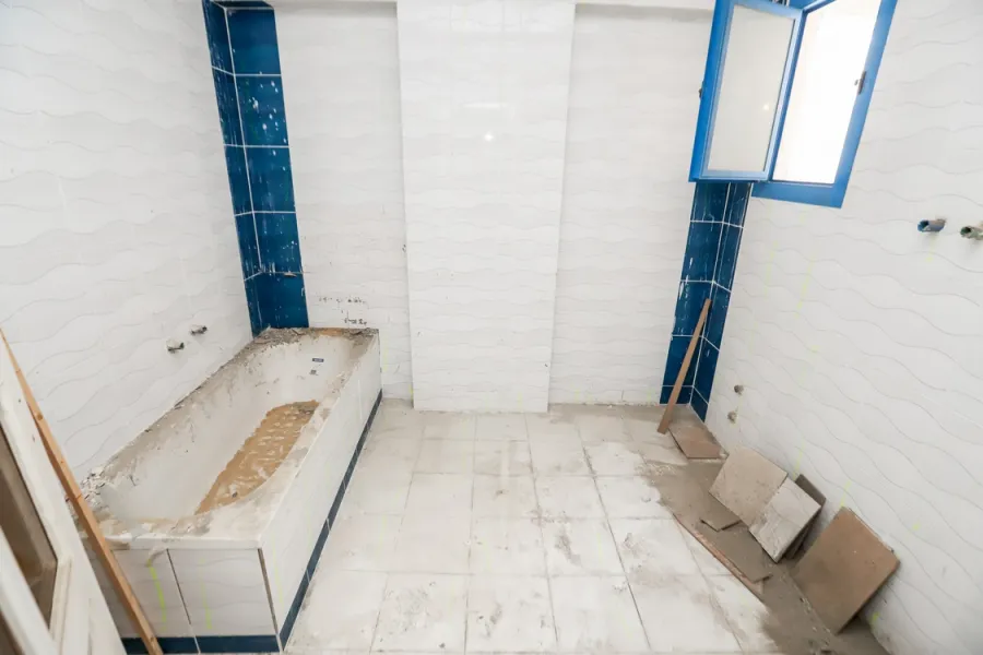 شقة للبيع 165م لوران (متفرع من ش أبوقير - بالقرب من بنك مصر)