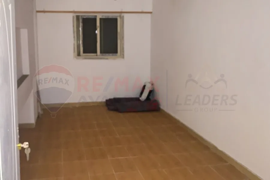 مقر إداري للايجار 180 م كامب شيزار (متفرع من ش بور سعيد)