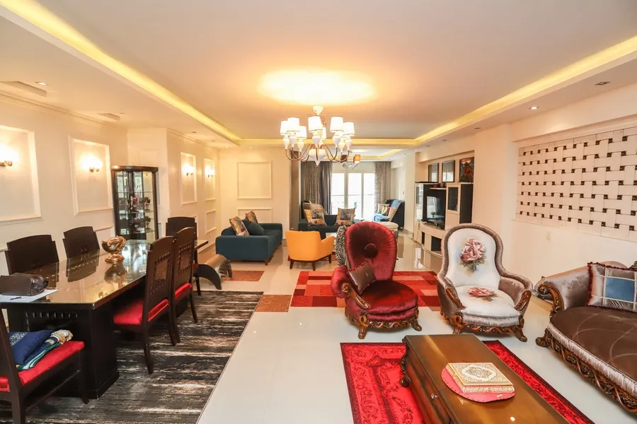 شقة للبيع بالفرش والاجهزة 252م محطة الرمل  (كمباوند الشرطة)