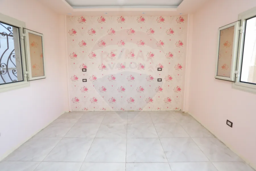 شقة للبيع 140 م + روف خاص  لوران (ش الإقبال)