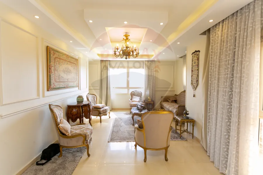 شقة للبيع 245 م كليوباترا (ش علم الدين)