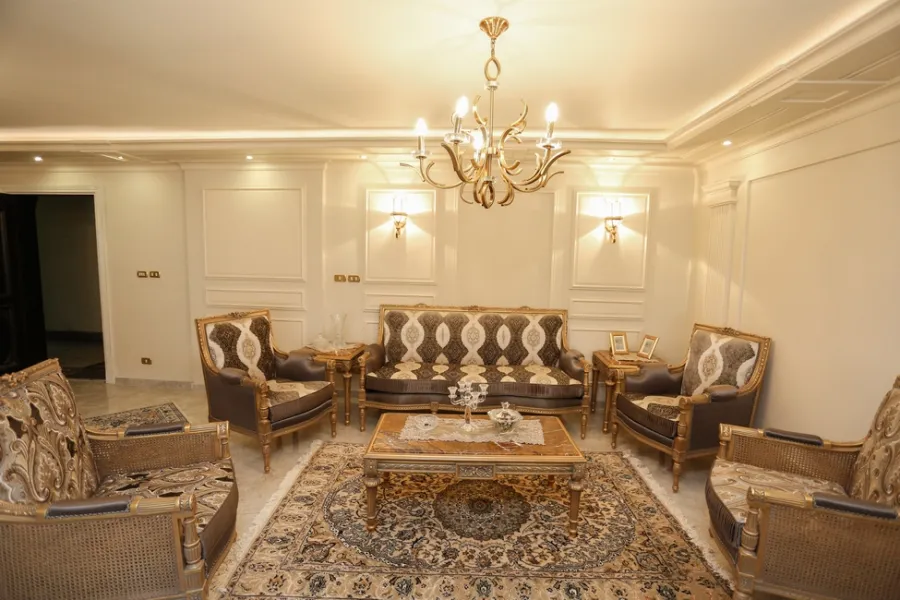 شقة للبيع 252م زيزنيا(ش أبو قير الرءيسي)