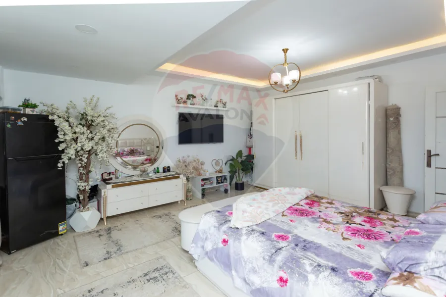 Villa for sale 1,000 m Al-King Mariout (New king St.) - 12,000,000 EGP