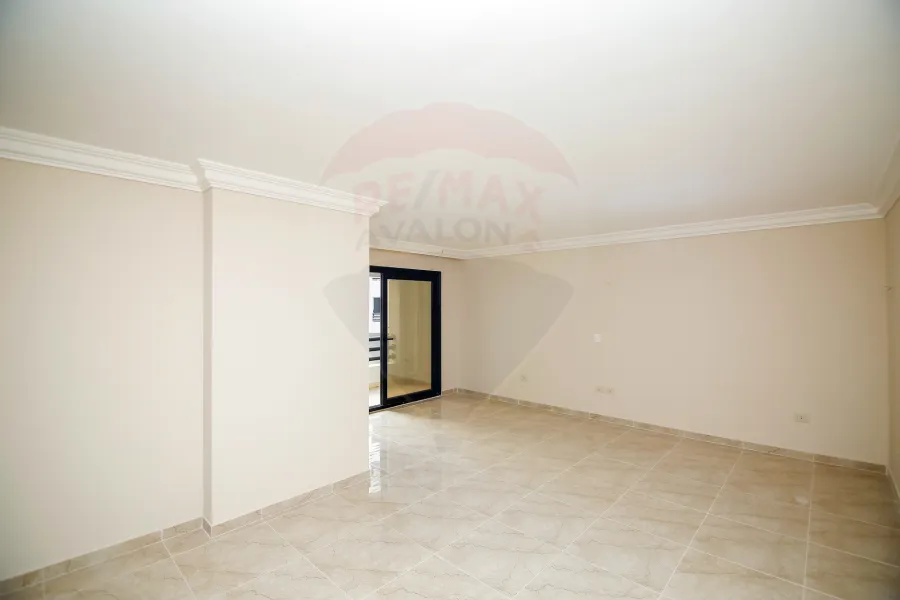 شقة للبيع 149 م سموحة (ايست تاورز)