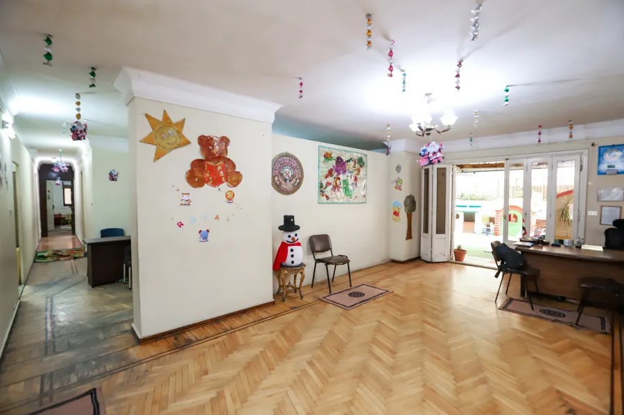 حضانة للبيع 400 م لوران ( ش أبو قير مباشرة - خطوات من ش شعراوى )