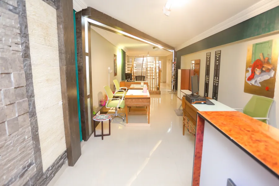 شقة مفروش إدارى للايجار 225 م سموحة (ش فوزى معاذ الرئيسي)