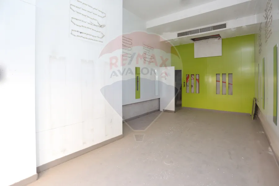 محل45 م للايجار سابا باشا (على الترام مباشرة )