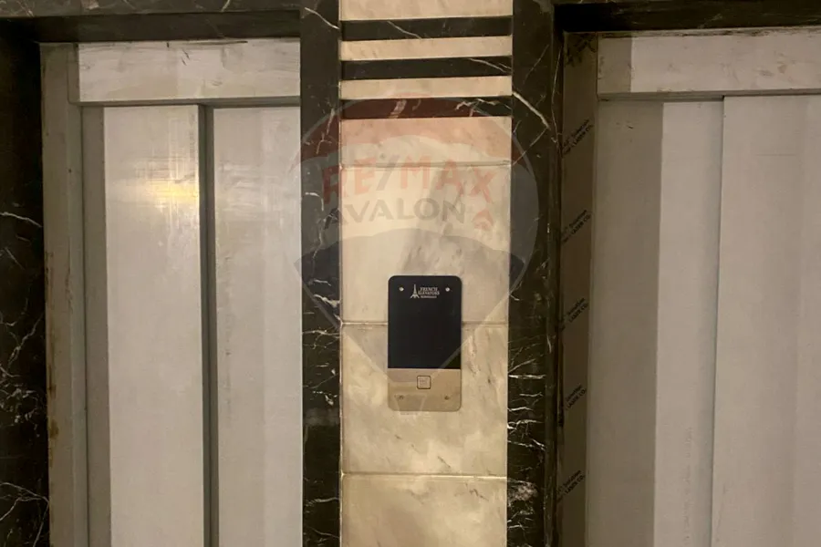 شقة للبيع 216 م سموحة (فالوري انطونيادس)