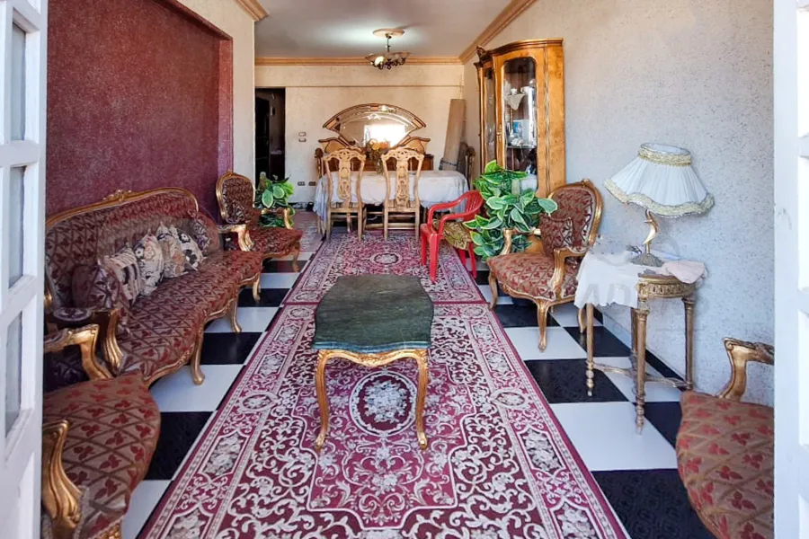 شقه للبيع 135 م فكتوريا (ش عبد السلام عارف)