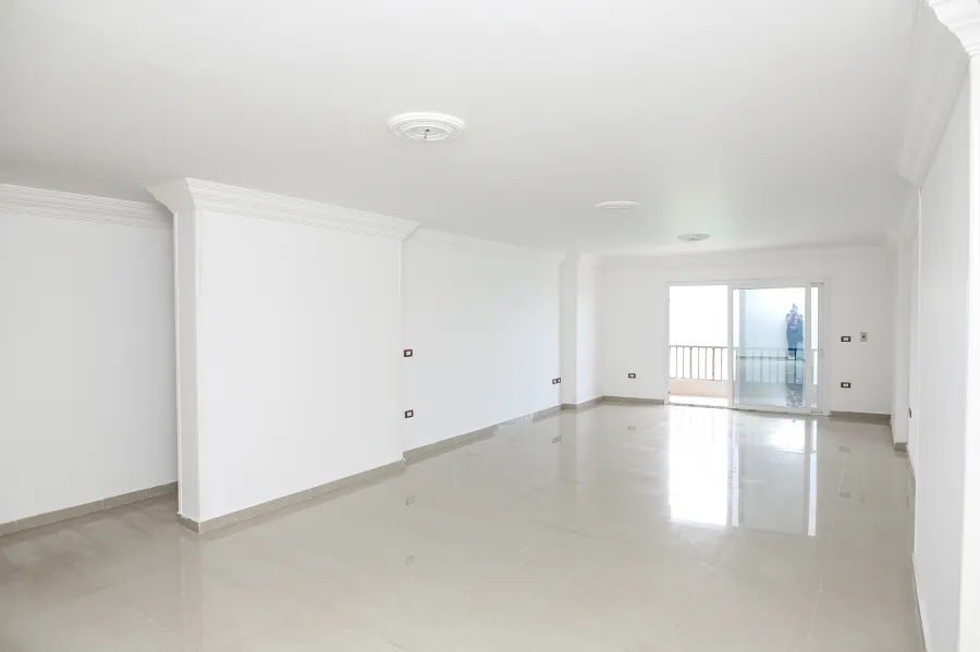 شقة للإيجار180م الإبراهيمية (على البحر مباشرة)