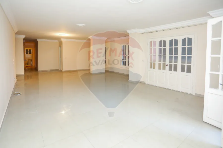 شقة للبيع 200 م سان ستيفانو ( خطوات من فندق الفورسيزون والبحر )