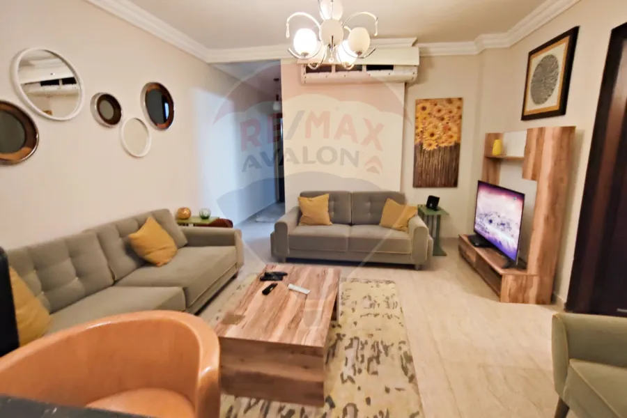 شقة للايجار المفروش 210 م لوران (تاني نمرة من البحر)