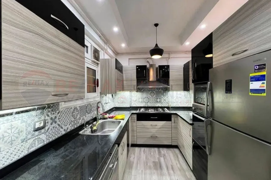 شقة للبيع 250 م سموحة (ش بهاء الدين الغتوري)