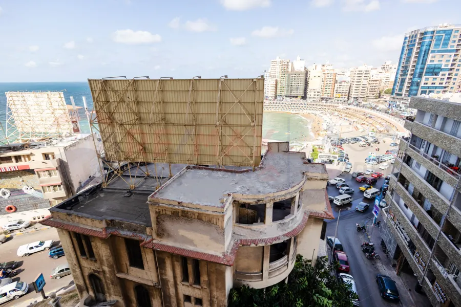 Apartment for sale 525 m Roushdy (directly on the sea)