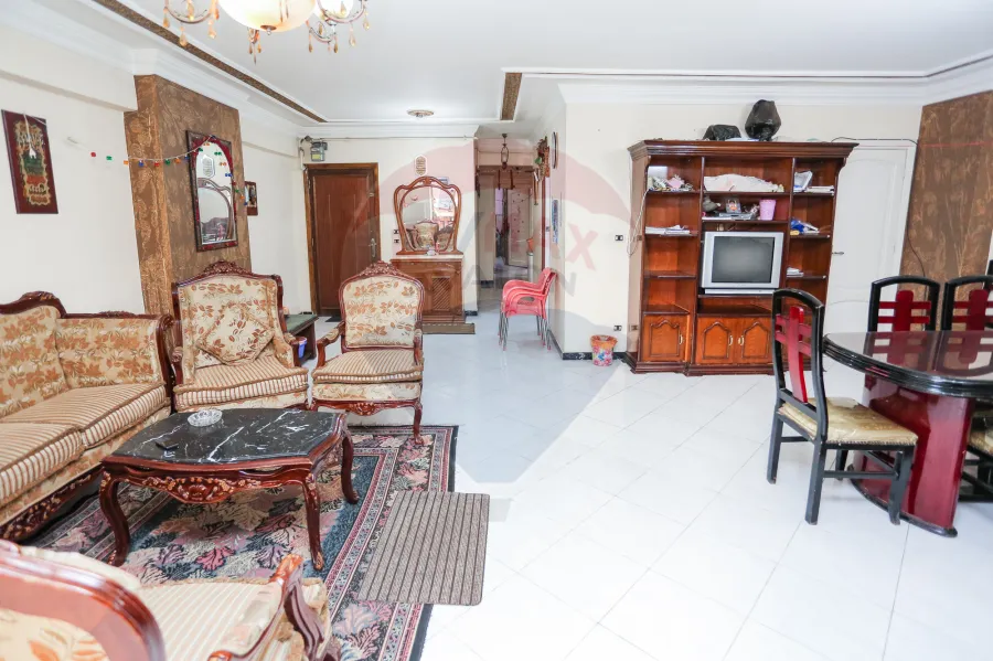 شقه للبيع 165 م كامب شيزار (خطوات من كليه هندسه)