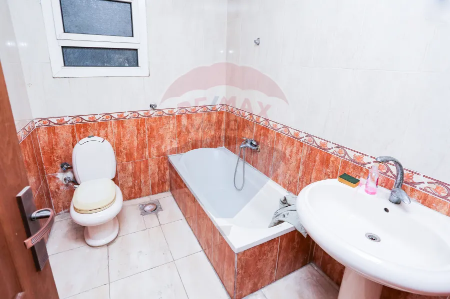 شقه اداري للايجار 250 م لوران ( شارع ابو قير )