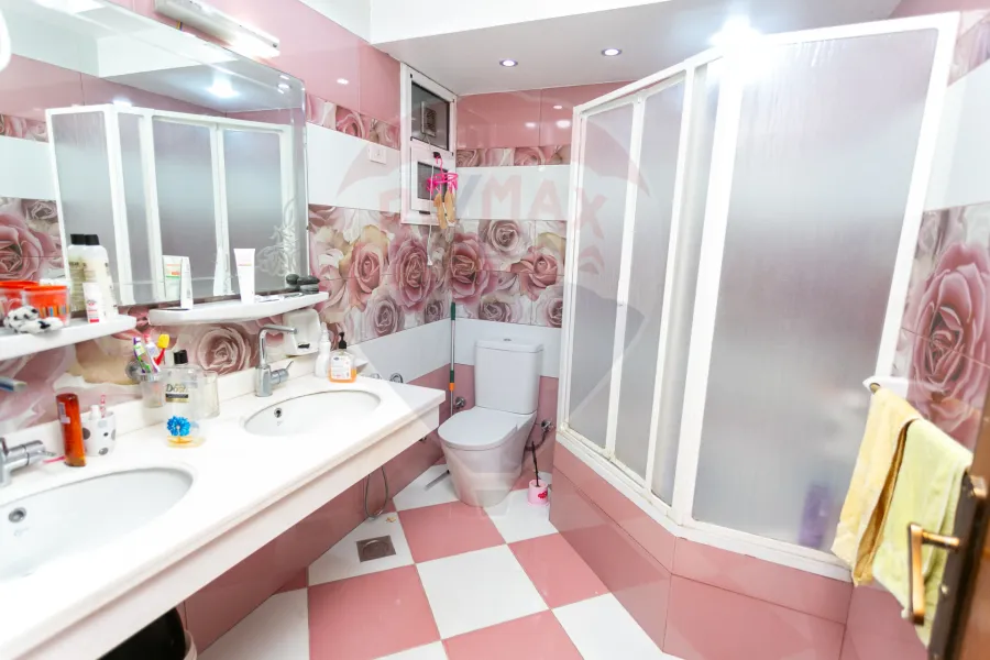 شقة للبيع 267 م سموحة (ش 14 مايو)