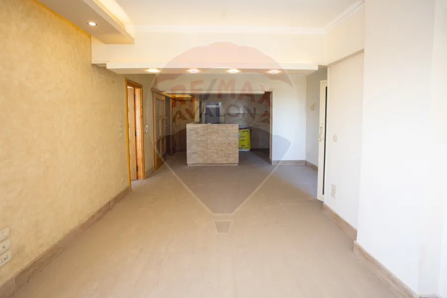 شقة للبيع 131 م سموحة (بجوار جرين تاورز)-1