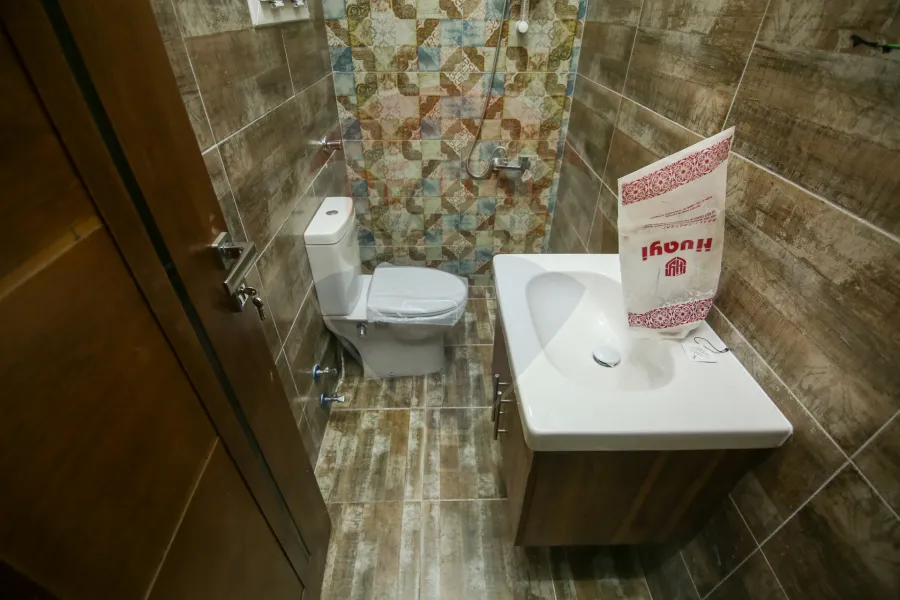 شقة مرخصة للبيع  210 م جليم ( خطوات من البحر و الترام )