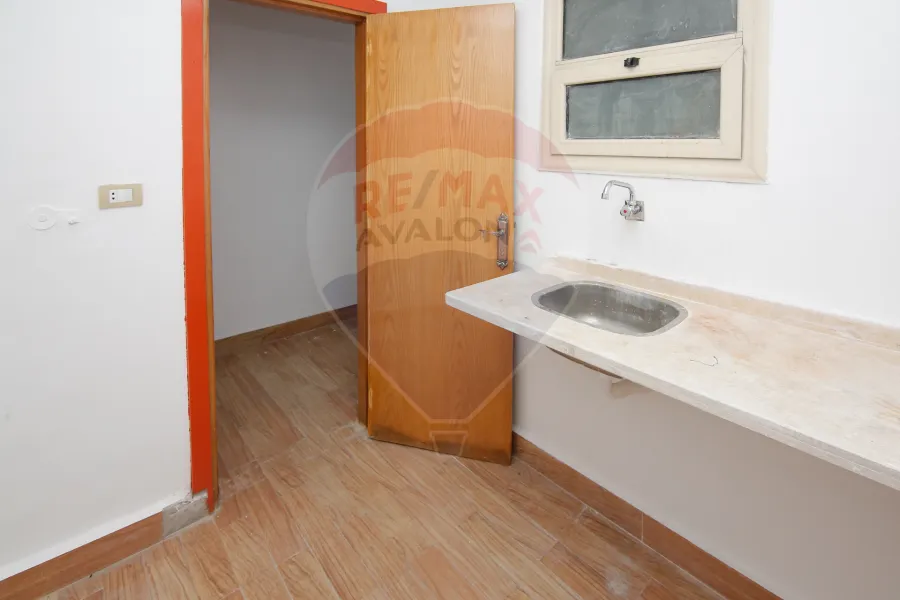 شقة للبيع 300 م  كفر عبده (ش قرادحي)