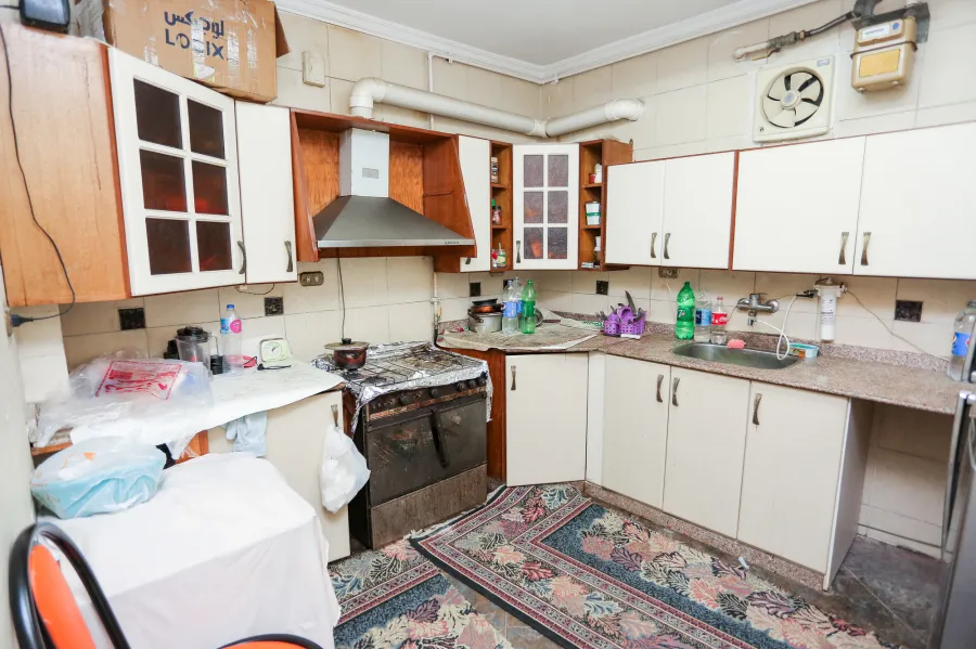 شقة للبيع 225 م ستانلي ( ش عبد العزيز فهمى - خطوات من البحر )