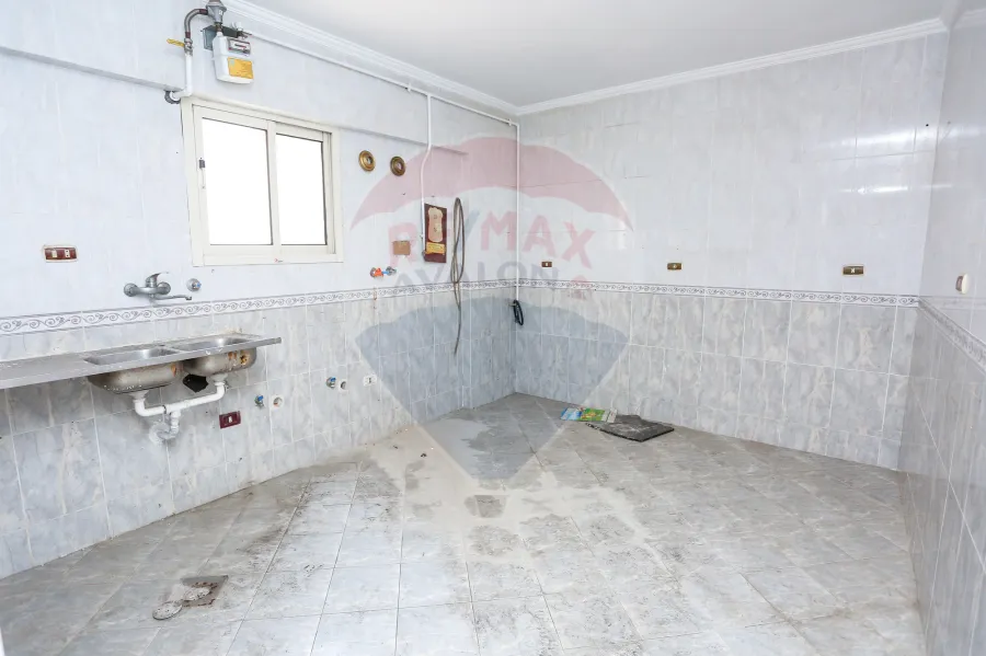 شقة للبيع 190م جليم (شارع ابوقير الرئيسي)