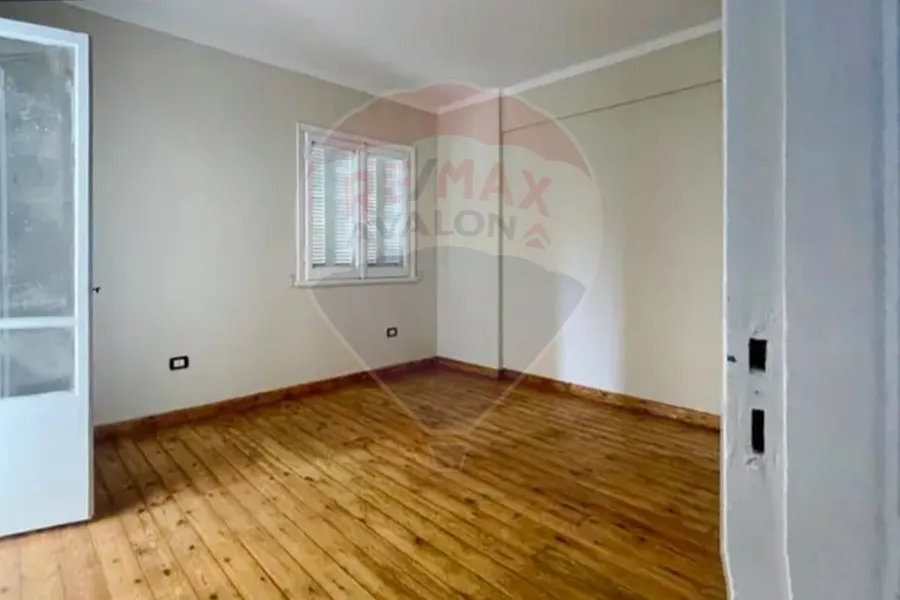 شقة للايجار 140 م سابا باشا (علي الترام مباشر)