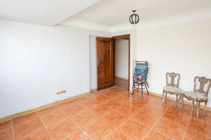 شقة للبيع 320 م جناكليس (علي الترام مباشرة)