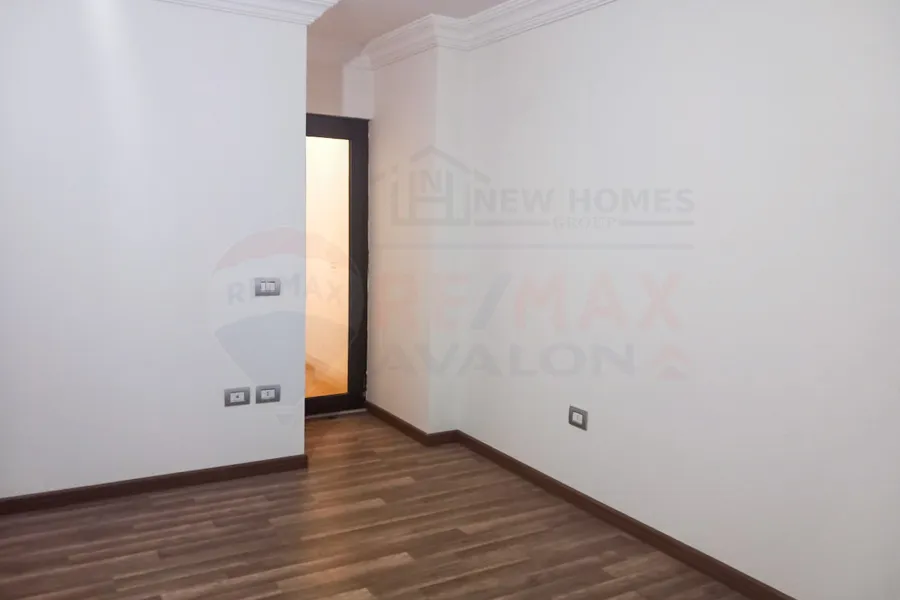 شقة للبيع 165 م سموحة ( شارع بهاء الدين الغتورى )  بتسهيلات فى السداد