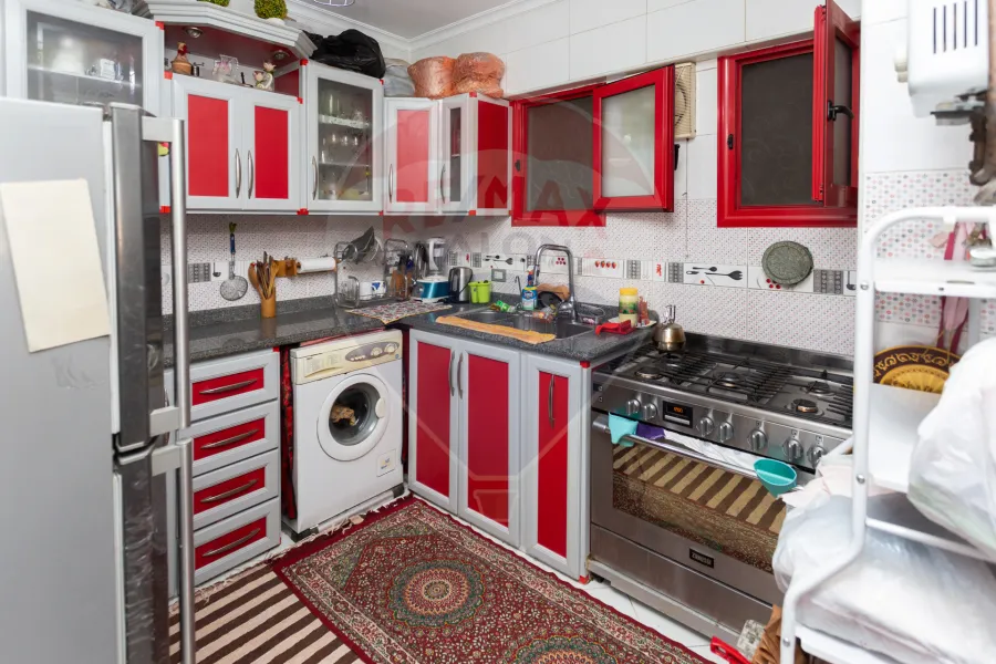 شقة للبيع 131 م سموحة (بجوار جرين تاورز)