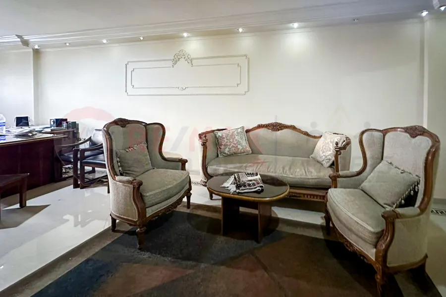 Administrative headquarters for sale 165 m Louran (Ahmed Zou Al Fekar St.)