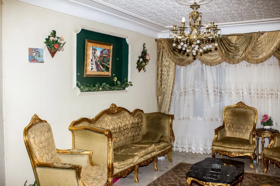 شقة للبيع 180م محرم بك (ش زين العابدين)