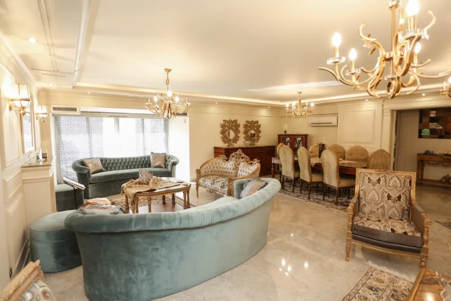 شقة للبيع 252م زيزنيا(ش أبو قير الرءيسي)