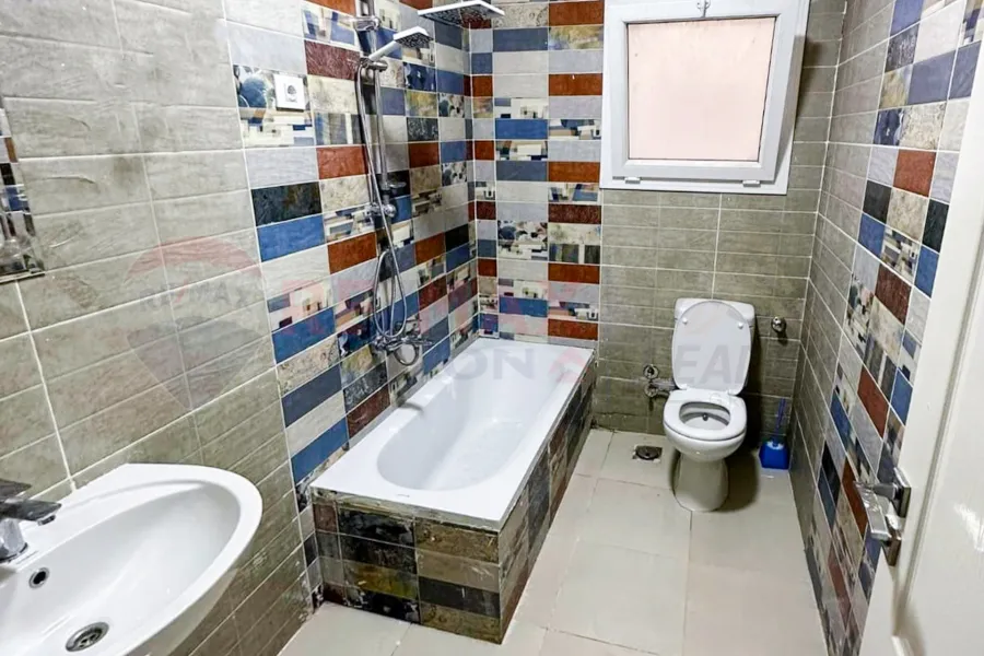 فيلا توين هاوس للبيع (مارسيليا بيتش 4) 290 م