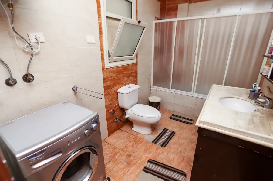 شقة للبيع 200 م سموحة (ش الفردوس - المربع الذهبي)